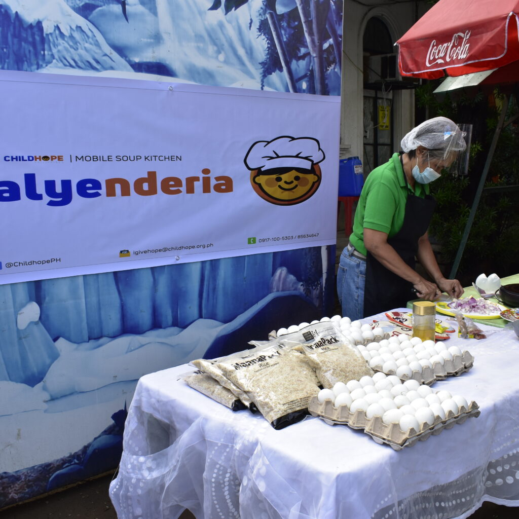 Childhope Philippines' Kalyenderia mobile soup kitchen in action