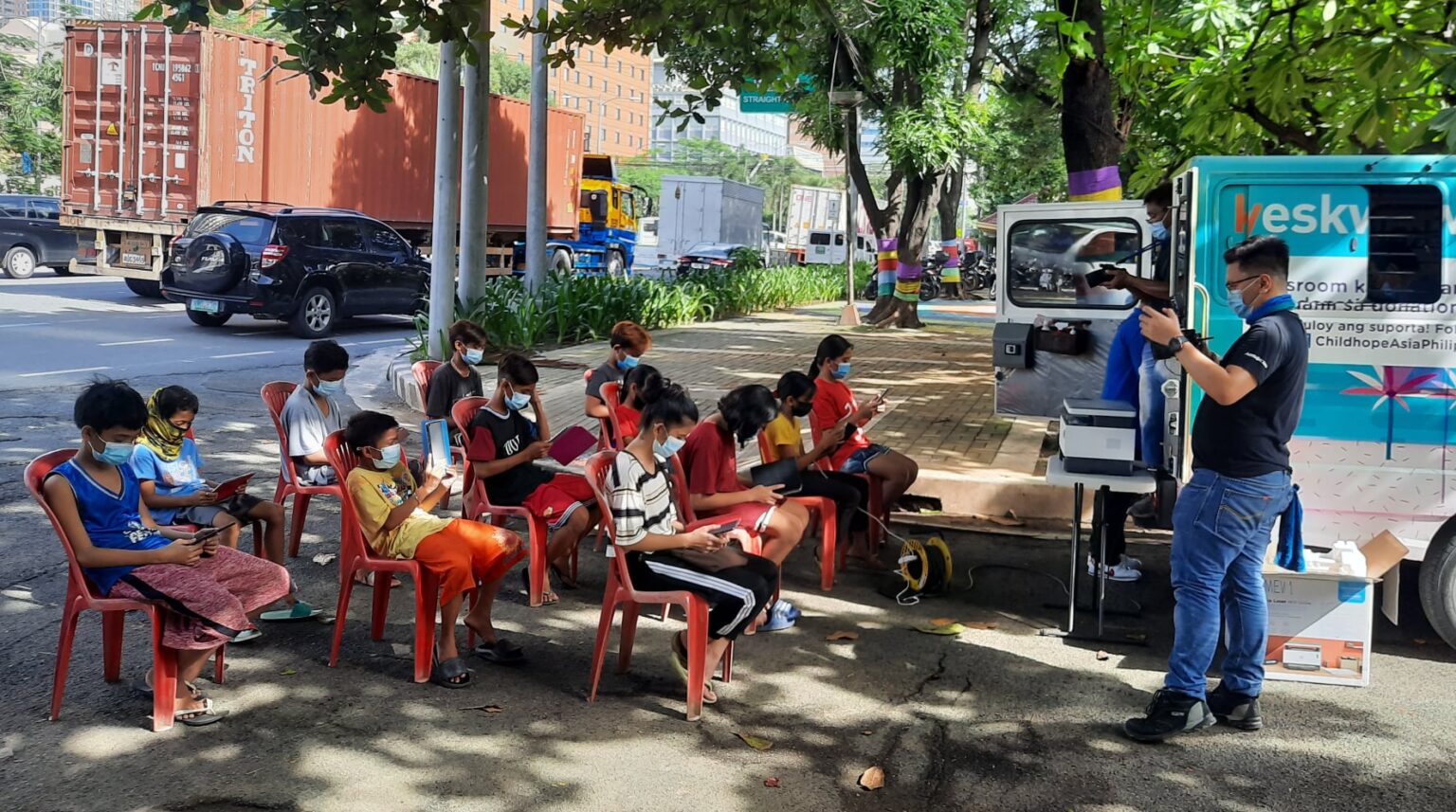 KalyEskwela provides alternative education to street children