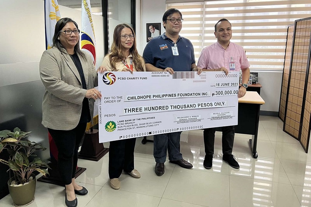 PCSO donates P300,000 to Childhope Philippines to support the organization's KliniKalye Mobile Health Clinic