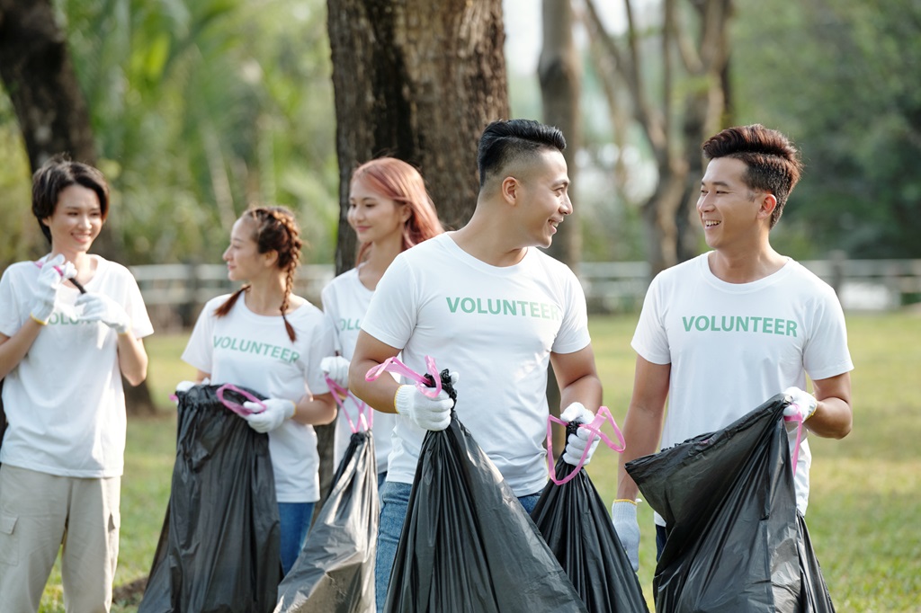 youth committing to volunteerism in the Philippines