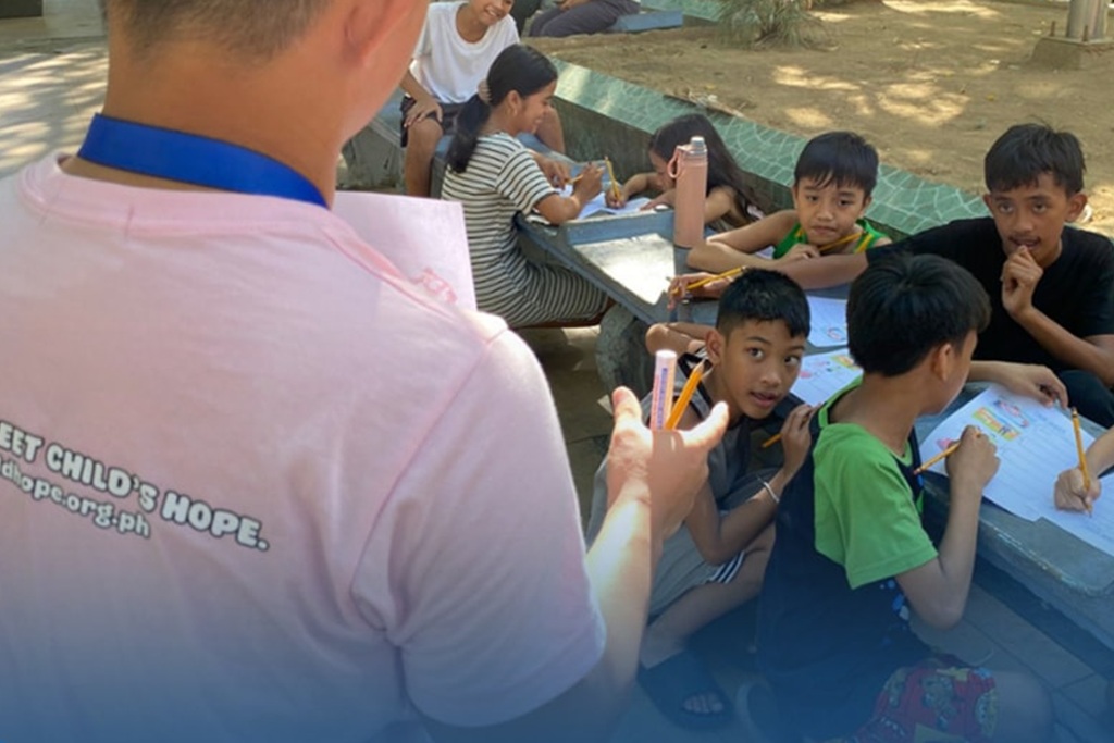 Childhope volunteer guiding and supporting street children