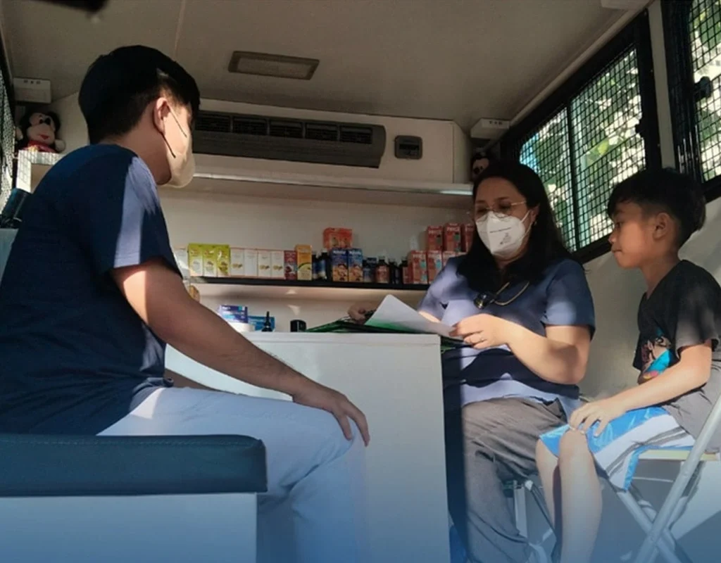 street children receiving healthcare services from Klinikalye team