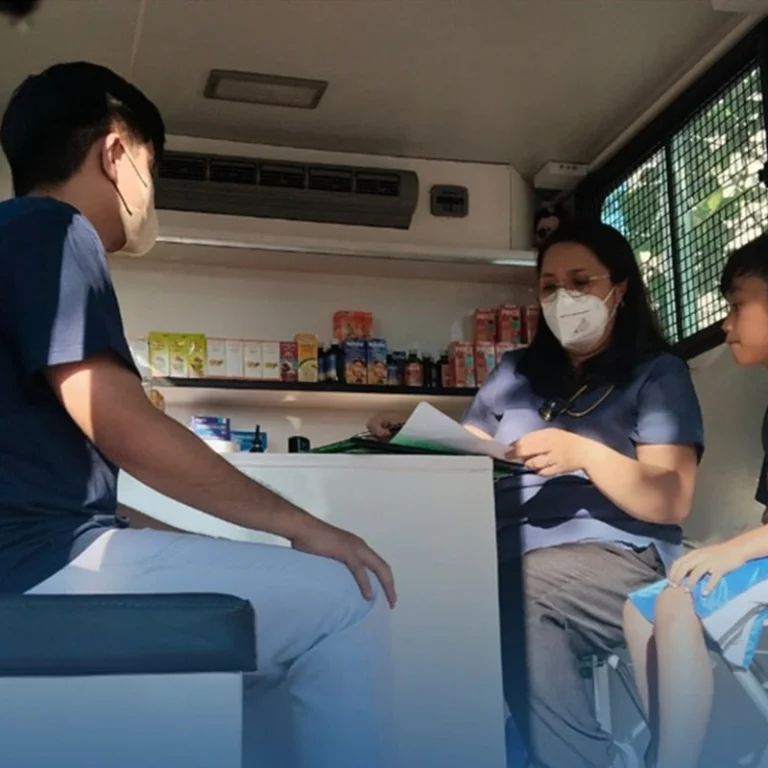 street children receiving healthcare services from Klinikalye team